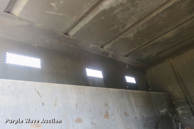 image for item EA9365 2001 GMC C7500 bucket truck