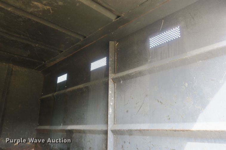 image for item EA9365 2001 GMC C7500 bucket truck