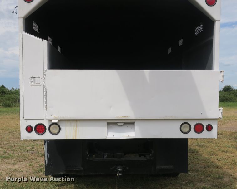 image for item EA9365 2001 GMC C7500 bucket truck