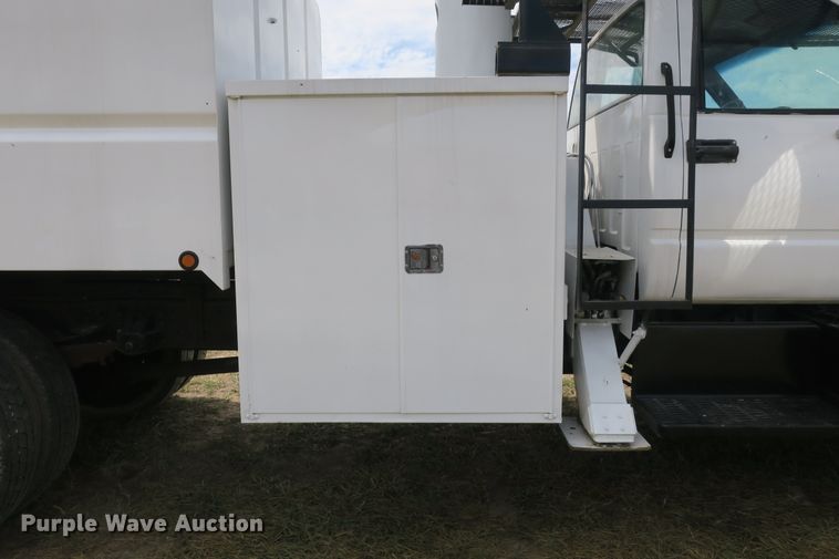 image for item EA9365 2001 GMC C7500 bucket truck