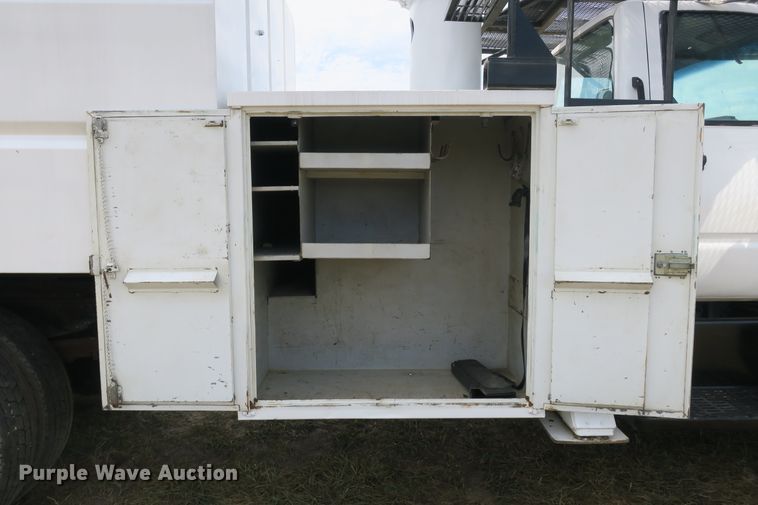 image for item EA9365 2001 GMC C7500 bucket truck