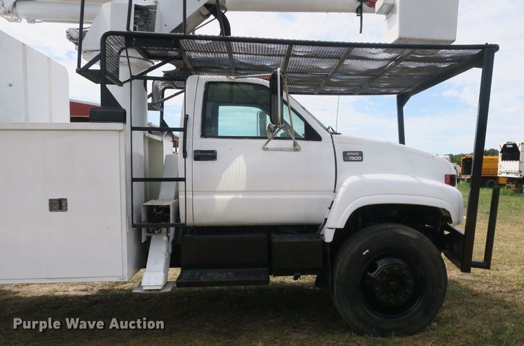 image for item EA9365 2001 GMC C7500 bucket truck
