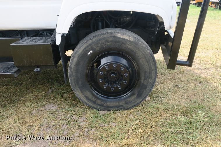 image for item EA9365 2001 GMC C7500 bucket truck