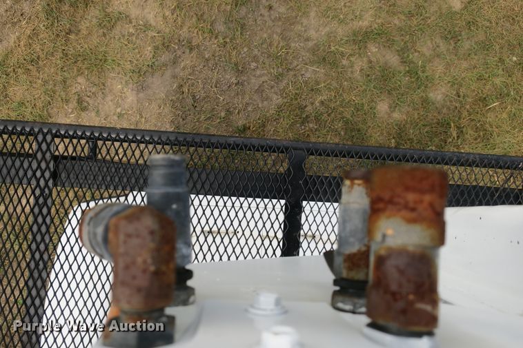 image for item EA9365 2001 GMC C7500 bucket truck