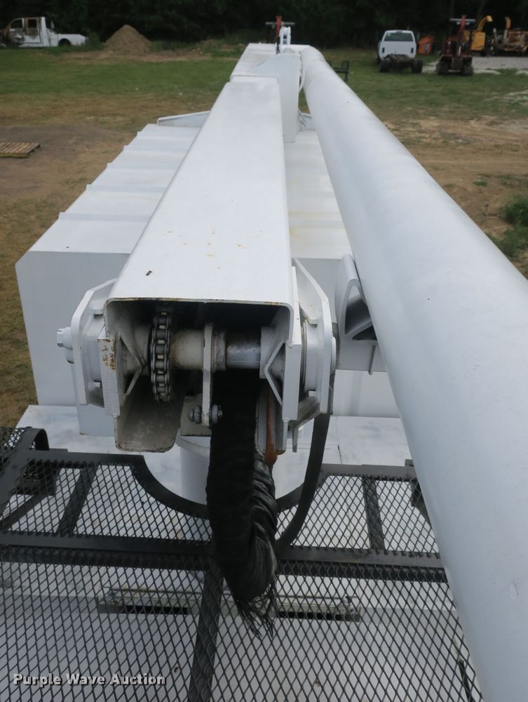 image for item EA9365 2001 GMC C7500 bucket truck