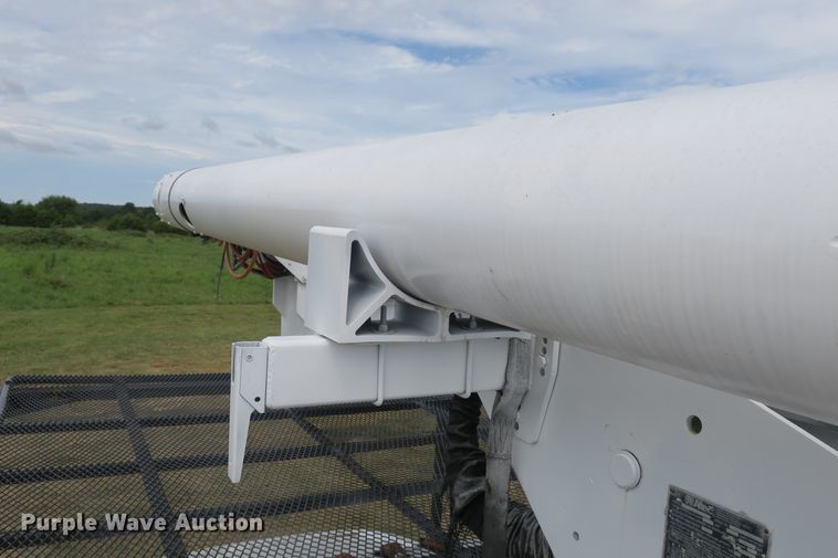 image for item EA9365 2001 GMC C7500 bucket truck