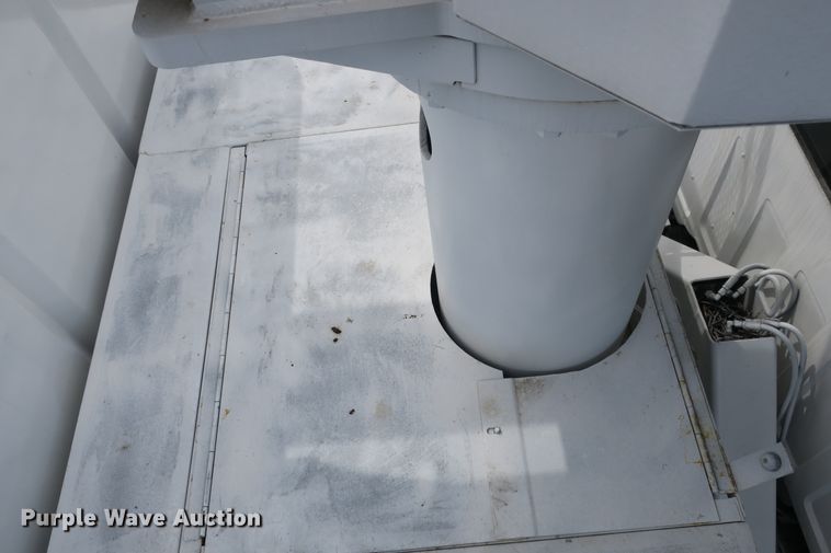 image for item EA9365 2001 GMC C7500 bucket truck