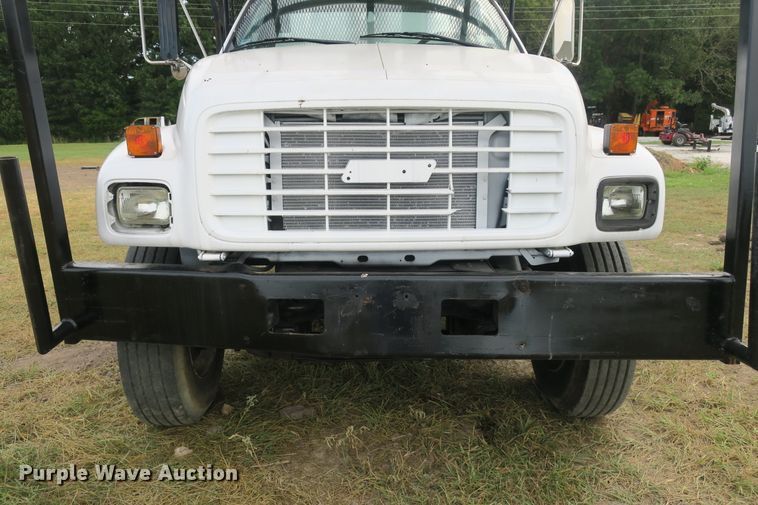 image for item EA9365 2001 GMC C7500 bucket truck