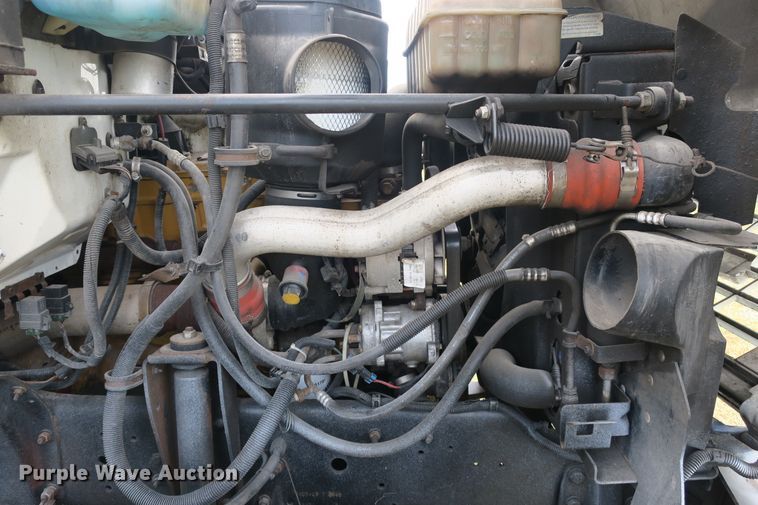 image for item EA9365 2001 GMC C7500 bucket truck