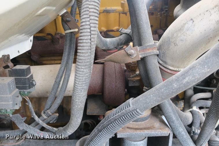 image for item EA9365 2001 GMC C7500 bucket truck