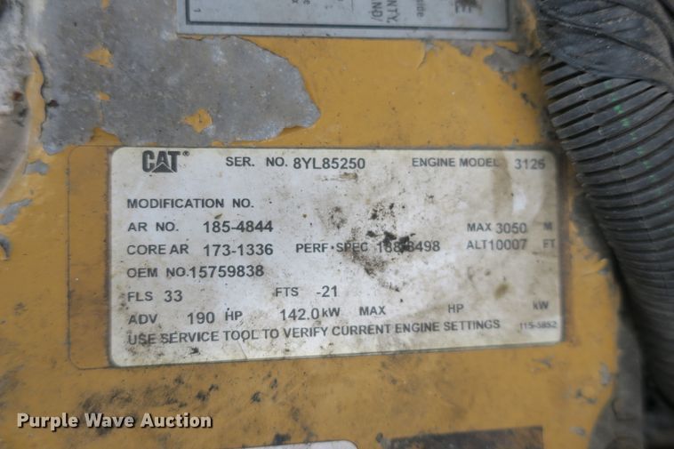 image for item EA9365 2001 GMC C7500 bucket truck