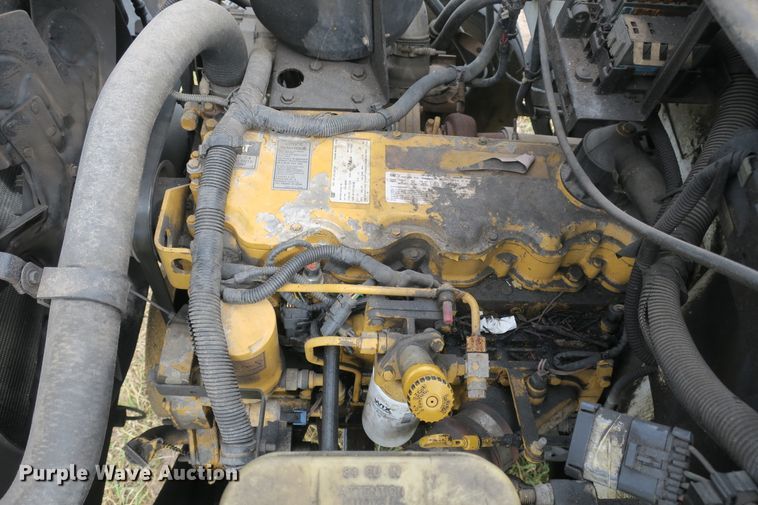 image for item EA9365 2001 GMC C7500 bucket truck