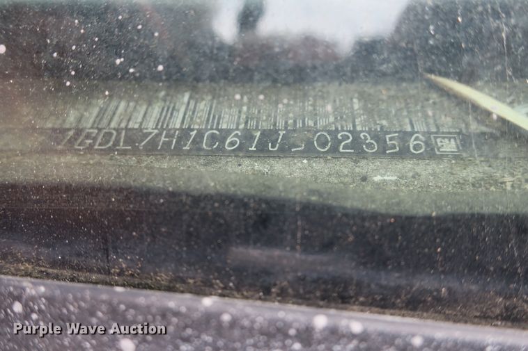 image for item EA9365 2001 GMC C7500 bucket truck