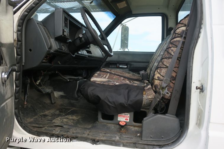 image for item EA9365 2001 GMC C7500 bucket truck