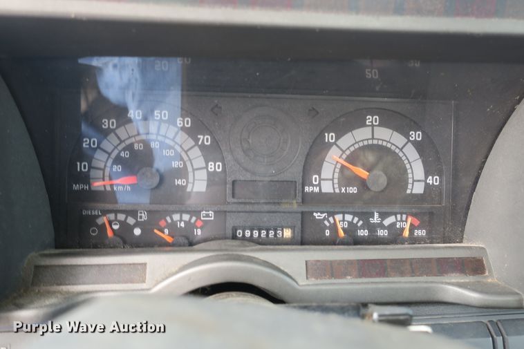 image for item EA9365 2001 GMC C7500 bucket truck