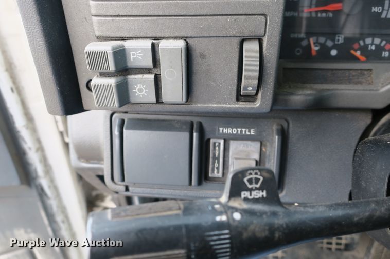 image for item EA9365 2001 GMC C7500 bucket truck