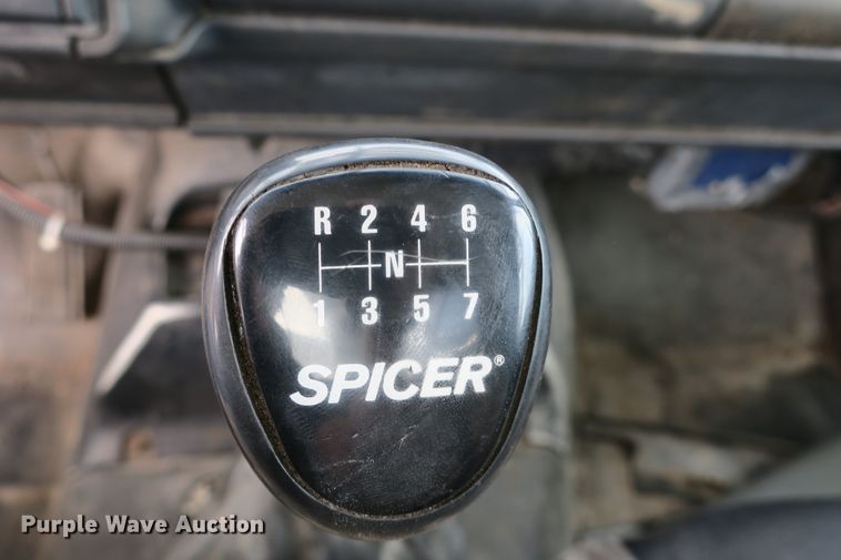 image for item EA9365 2001 GMC C7500 bucket truck