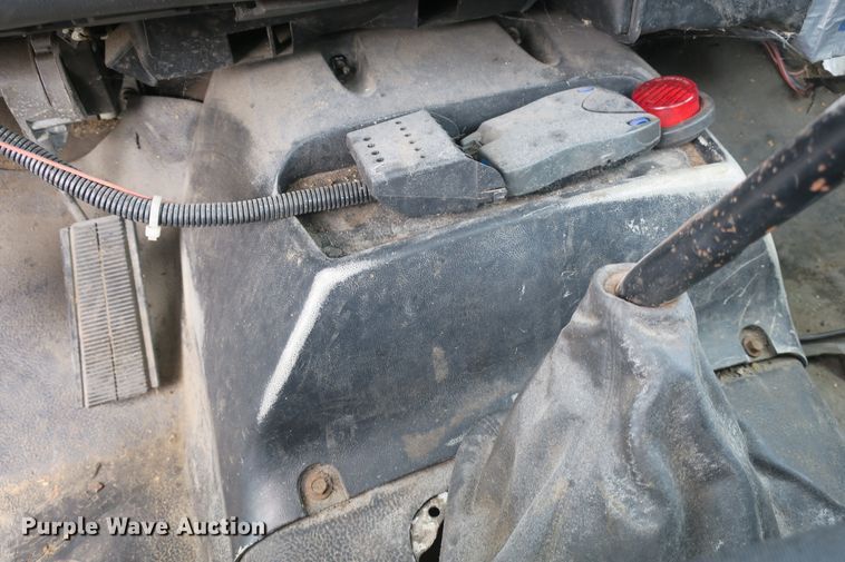 image for item EA9365 2001 GMC C7500 bucket truck