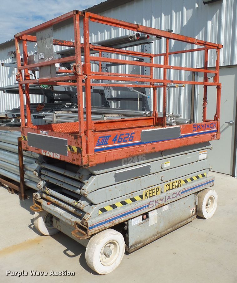 image for item EF9533 1999 Skyjack SJIII 4626 scissor lift