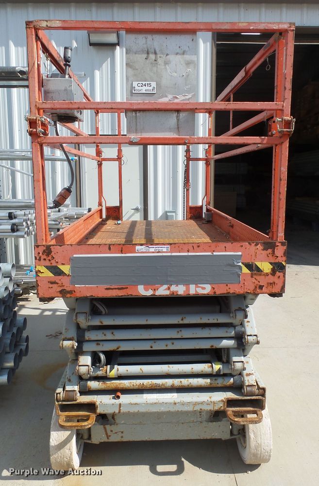 image for item EF9533 1999 Skyjack SJIII 4626 scissor lift