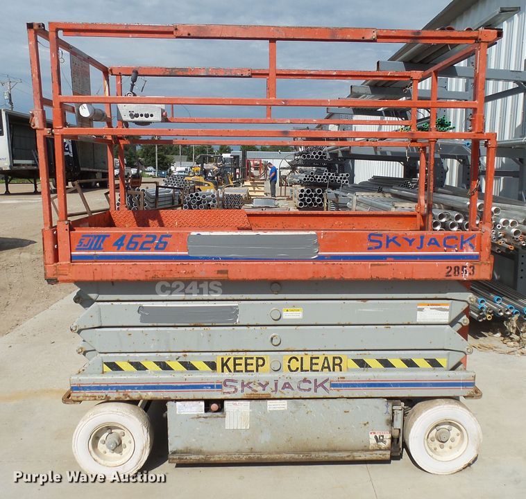 image for item EF9533 1999 Skyjack SJIII 4626 scissor lift