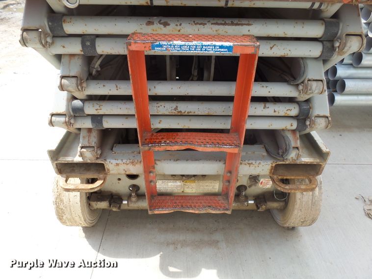 image for item EF9533 1999 Skyjack SJIII 4626 scissor lift