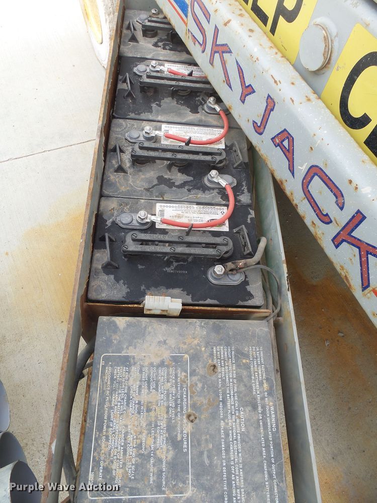 image for item EF9533 1999 Skyjack SJIII 4626 scissor lift