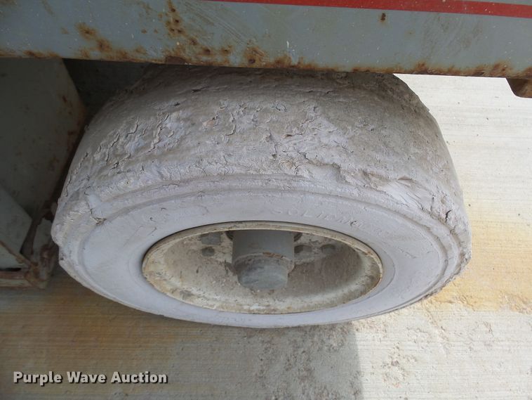 image for item EF9533 1999 Skyjack SJIII 4626 scissor lift