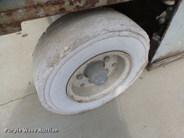 image for item EF9533 1999 Skyjack SJIII 4626 scissor lift