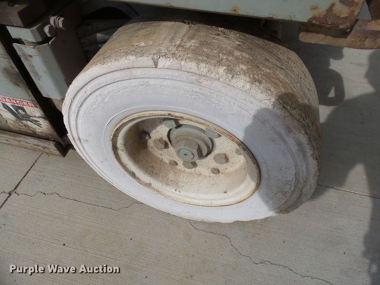 image for item EF9533 1999 Skyjack SJIII 4626 scissor lift