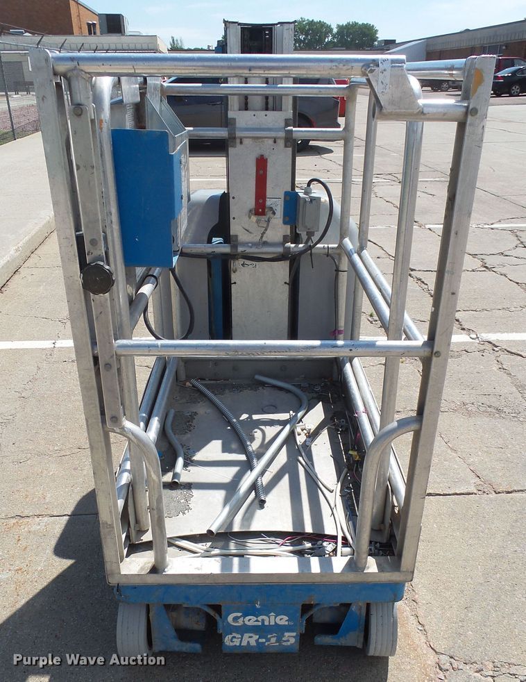 image for item EF9535 2004 Genie GR15 vertical lift