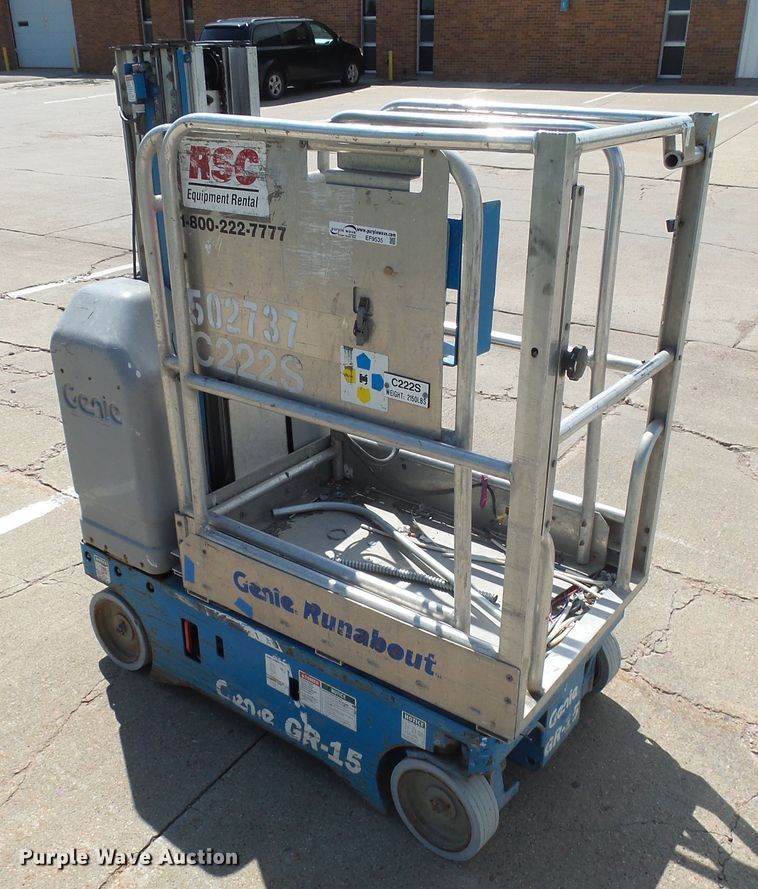 image for item EF9535 2004 Genie GR15 vertical lift