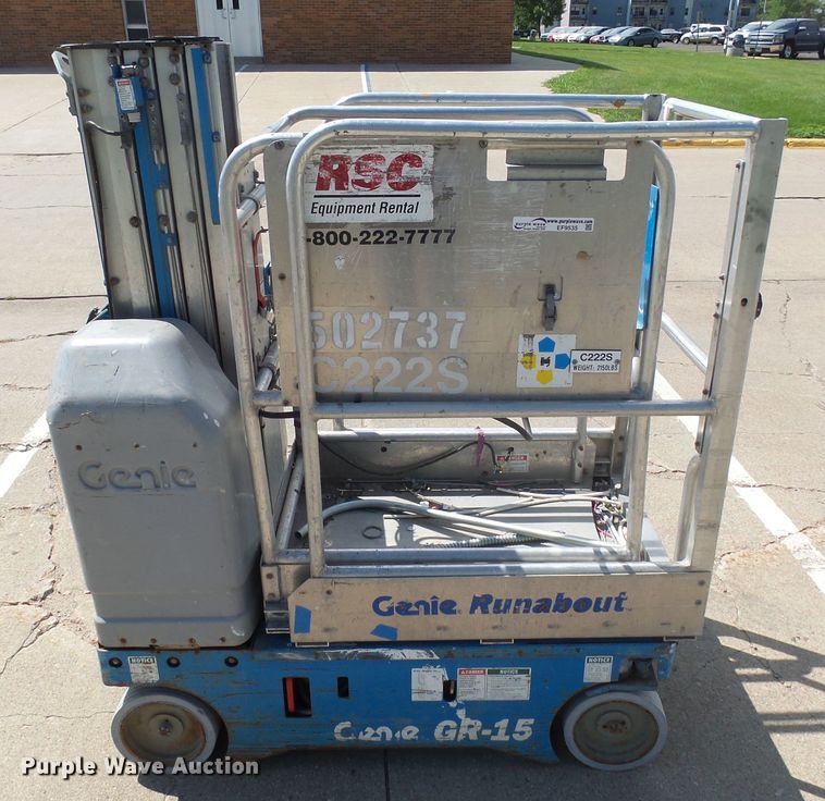 image for item EF9535 2004 Genie GR15 vertical lift