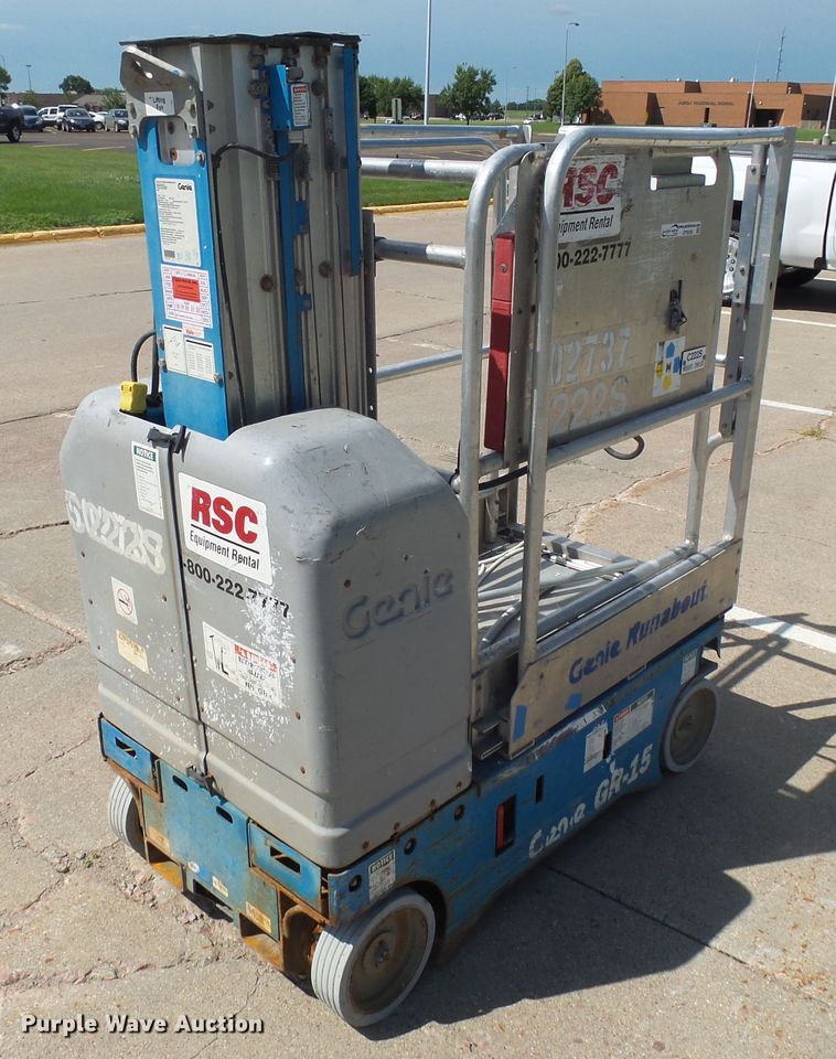 image for item EF9535 2004 Genie GR15 vertical lift