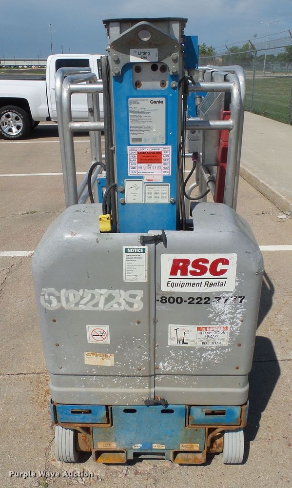 image for item EF9535 2004 Genie GR15 vertical lift