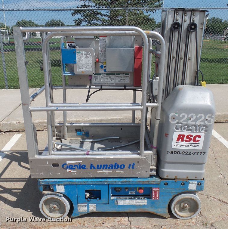 image for item EF9535 2004 Genie GR15 vertical lift