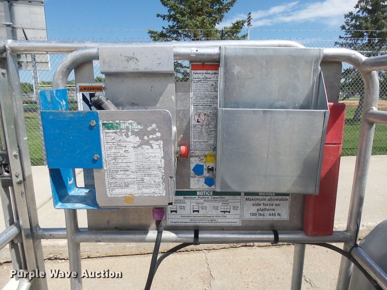 image for item EF9535 2004 Genie GR15 vertical lift