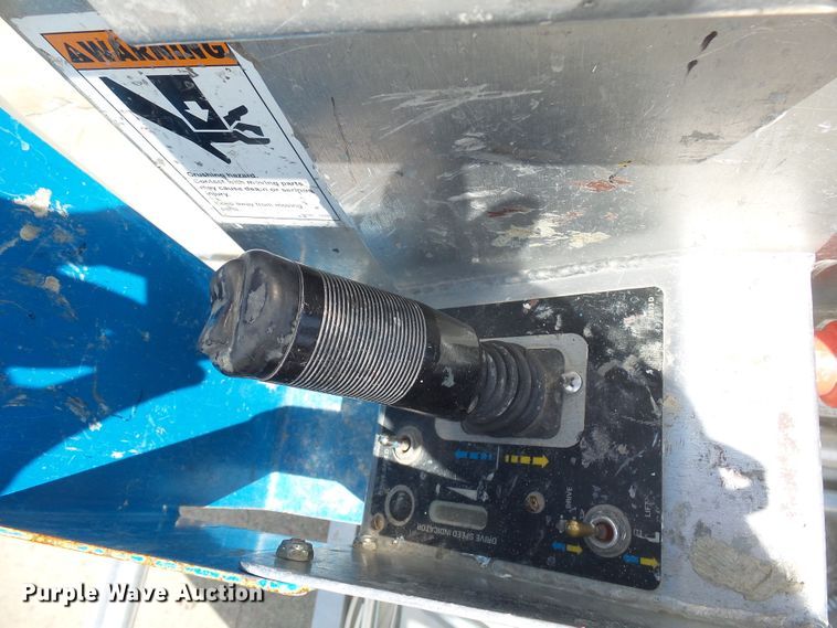 image for item EF9535 2004 Genie GR15 vertical lift