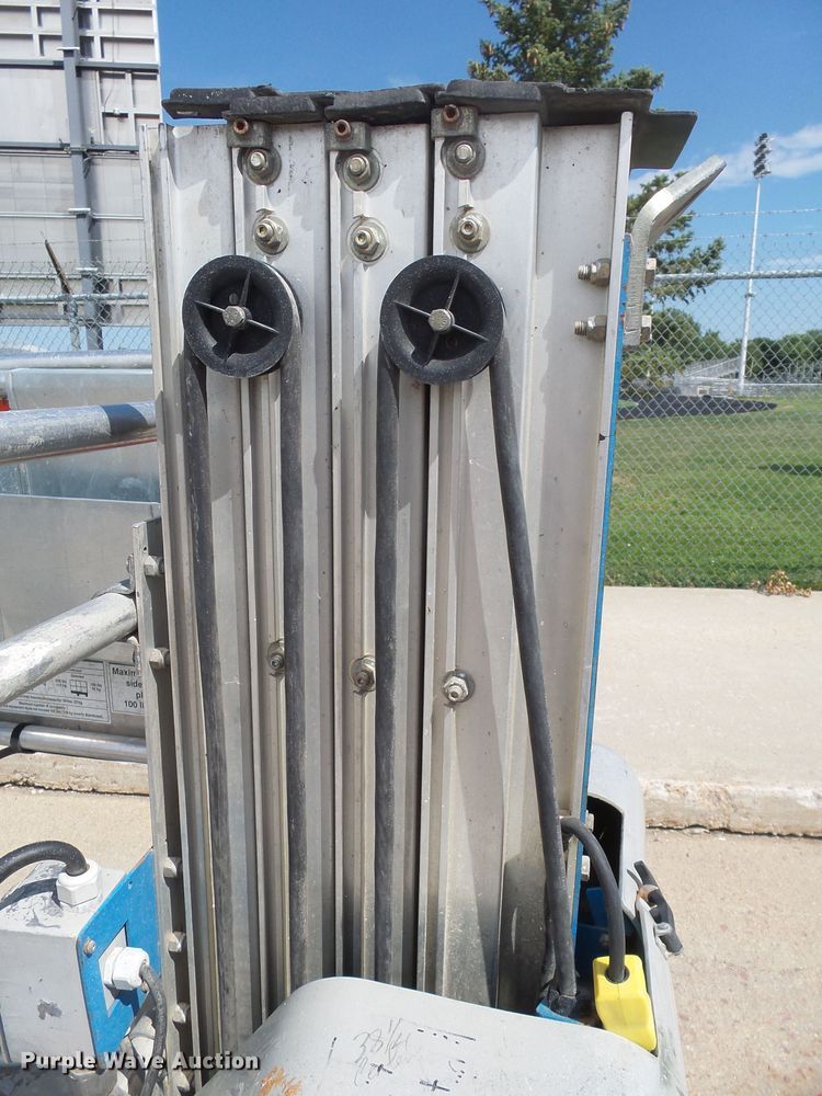 image for item EF9535 2004 Genie GR15 vertical lift