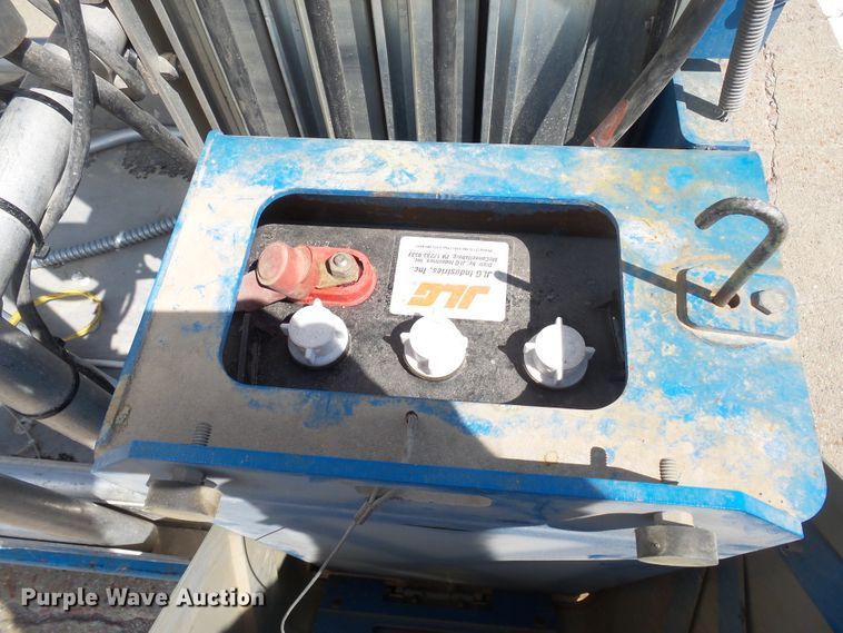 image for item EF9535 2004 Genie GR15 vertical lift