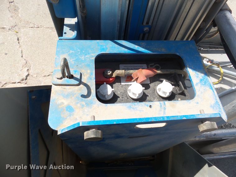 image for item EF9535 2004 Genie GR15 vertical lift