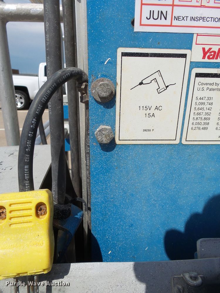 image for item EF9535 2004 Genie GR15 vertical lift