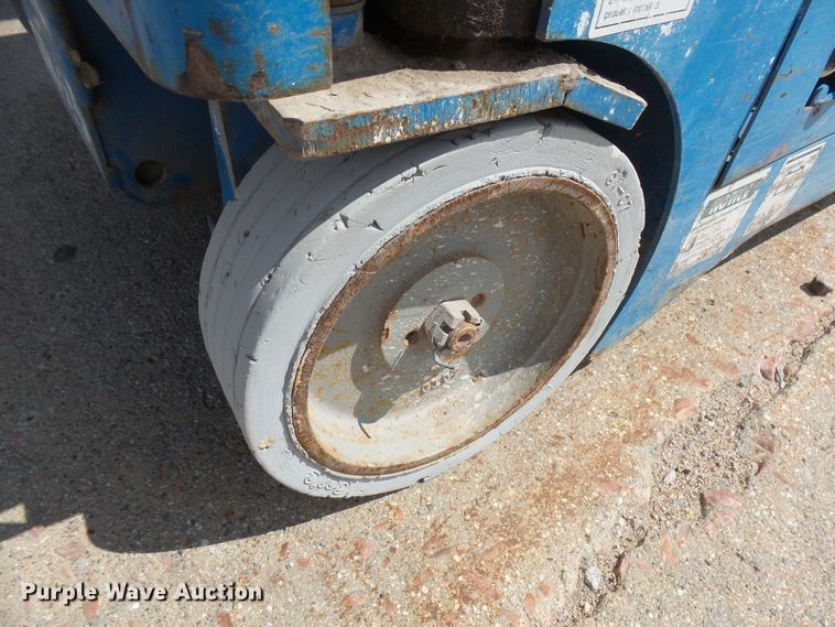 image for item EF9535 2004 Genie GR15 vertical lift