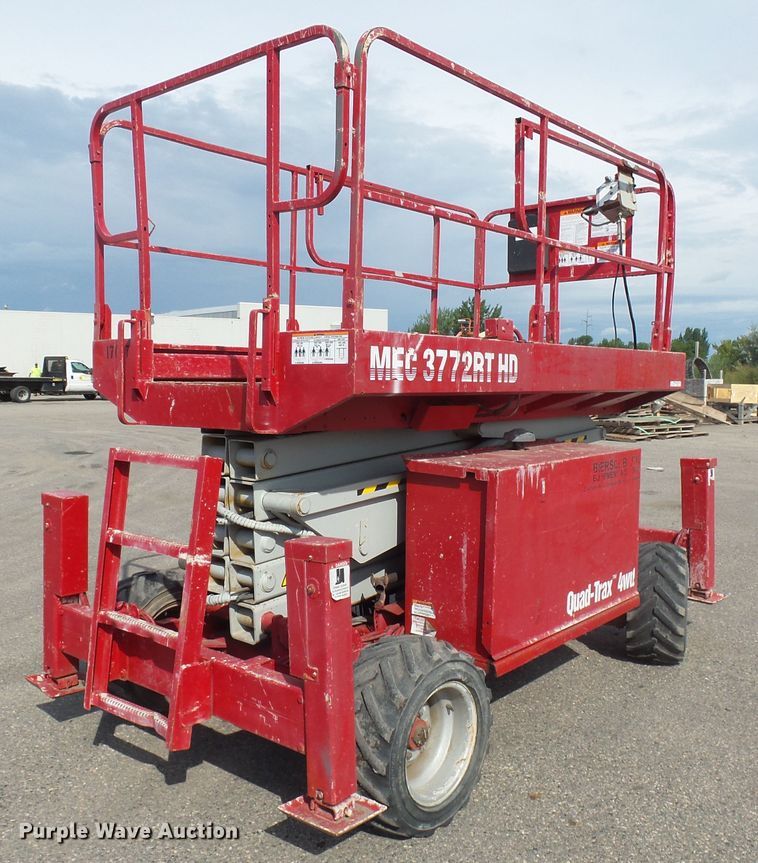 image for item EF9540 2008 Mec 3772RT scissor lift