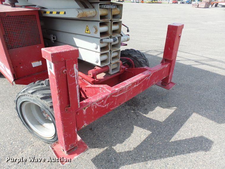 image for item EF9540 2008 Mec 3772RT scissor lift