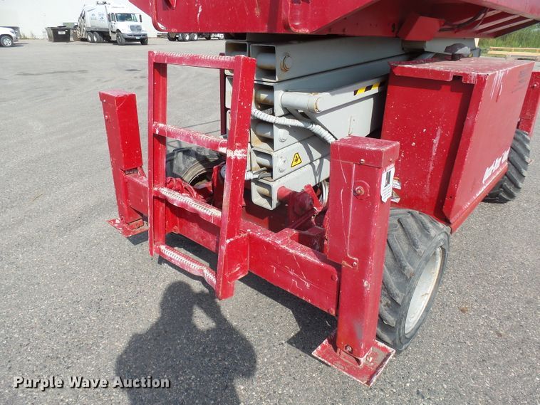 image for item EF9540 2008 Mec 3772RT scissor lift