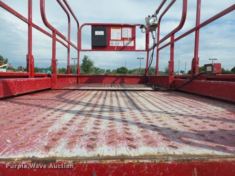 image for item EF9540 2008 Mec 3772RT scissor lift