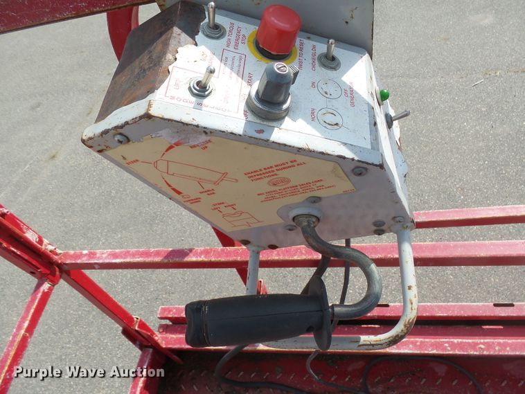 image for item EF9540 2008 Mec 3772RT scissor lift