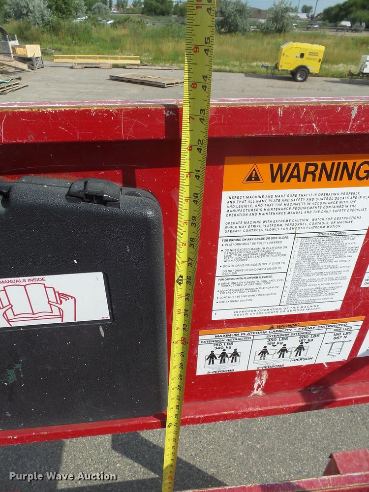 image for item EF9540 2008 Mec 3772RT scissor lift