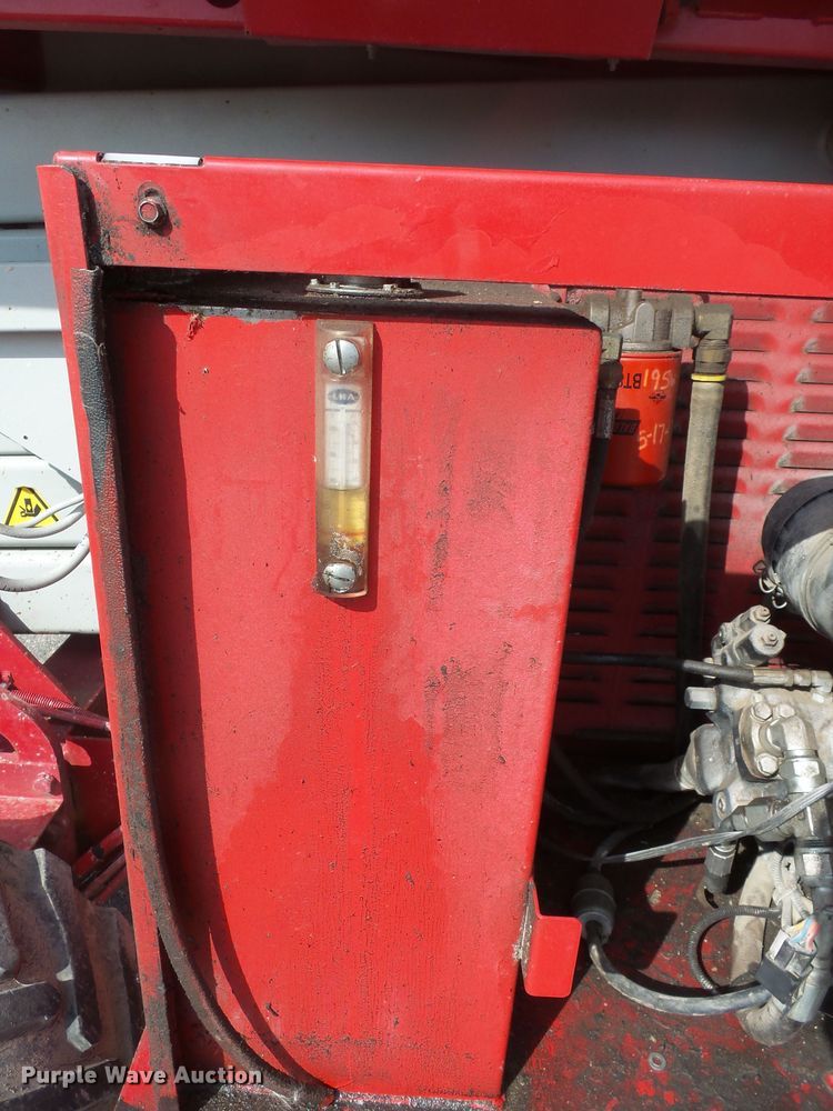 image for item EF9540 2008 Mec 3772RT scissor lift